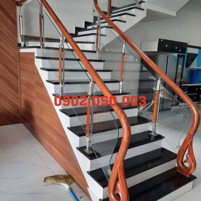 THI CÔNG CẦU THANG NHÔM KÍNH CÁI BÈ