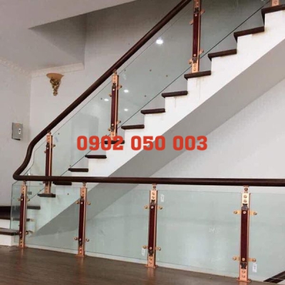 THI CÔNG CẦU THANG KÍNH CÁI BÈ