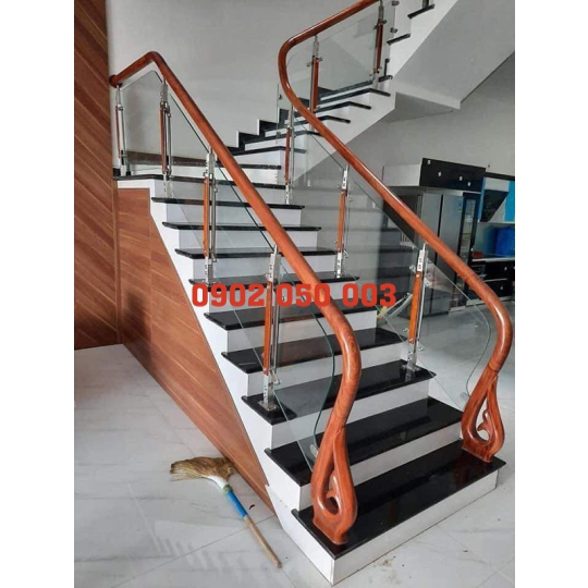 THI CÔNG CẦU THANG NHÔM KÍNH CÁI BÈ