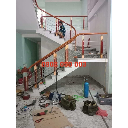 THI CÔNG CẦU THANG KÍNH TIỀN GIANG