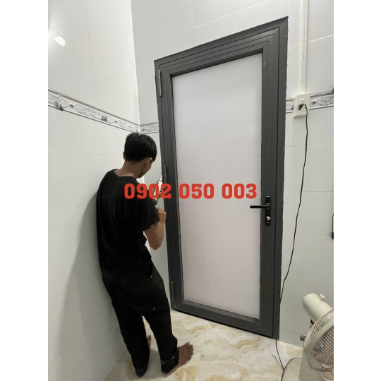 CỬA ĐI 1 CÁNH THI CÔNG TẠI VINH LONG