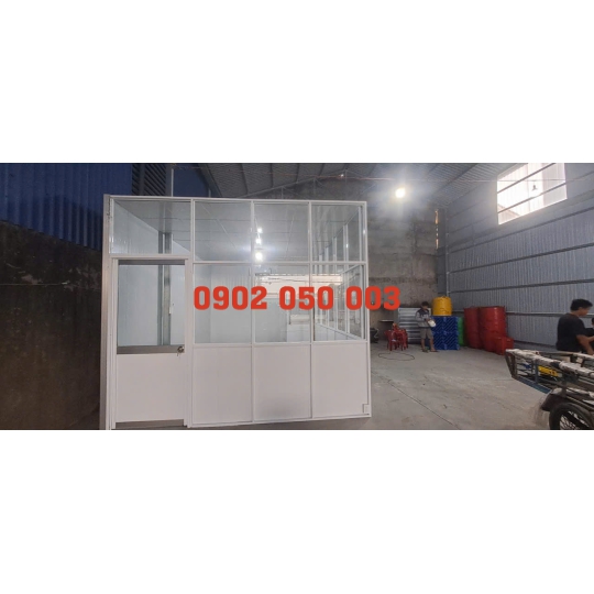 Thi công Văn phòng nhôm kính kết hợp vách panel