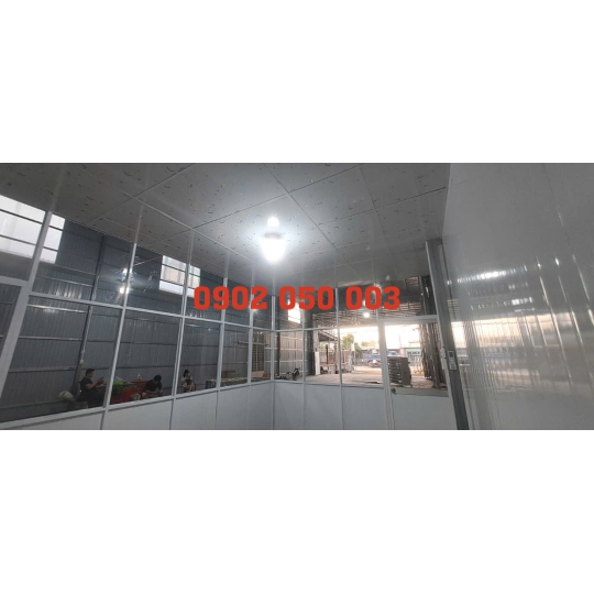 Thi công Văn phòng nhôm kính kết hợp vách panel